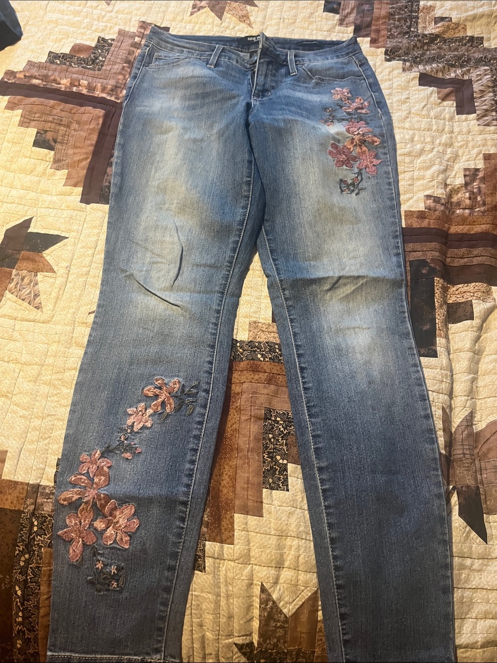 Women’s Nine West Blue Skinny Jeans with Pink Floral Embroidery Size 4